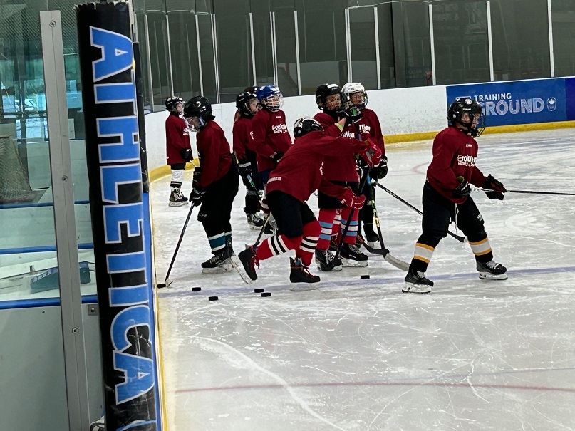 Sebastien Bordeleau running on-ice hockey school drills